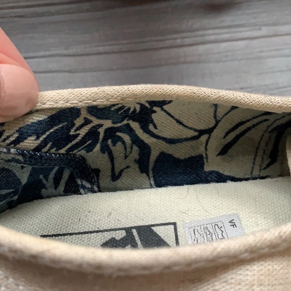 Vans - Picture 8 of 9